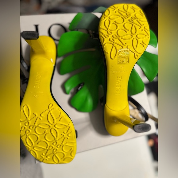 Loewe Petal Leather Sandal Size 40 Worn for
20 mins indoors - Picture 3 of 7